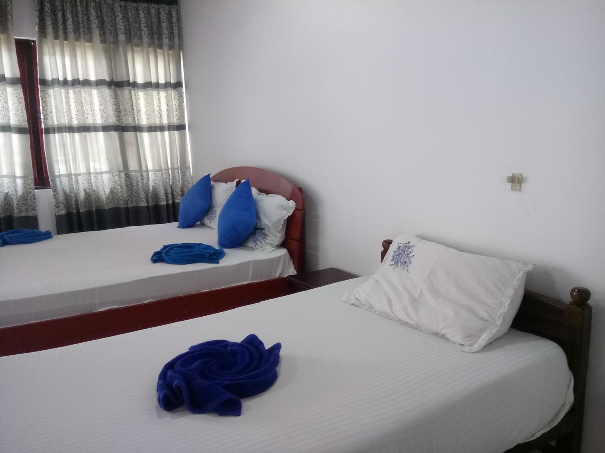 Oasis Beach Hotel 니곰보 외부 사진